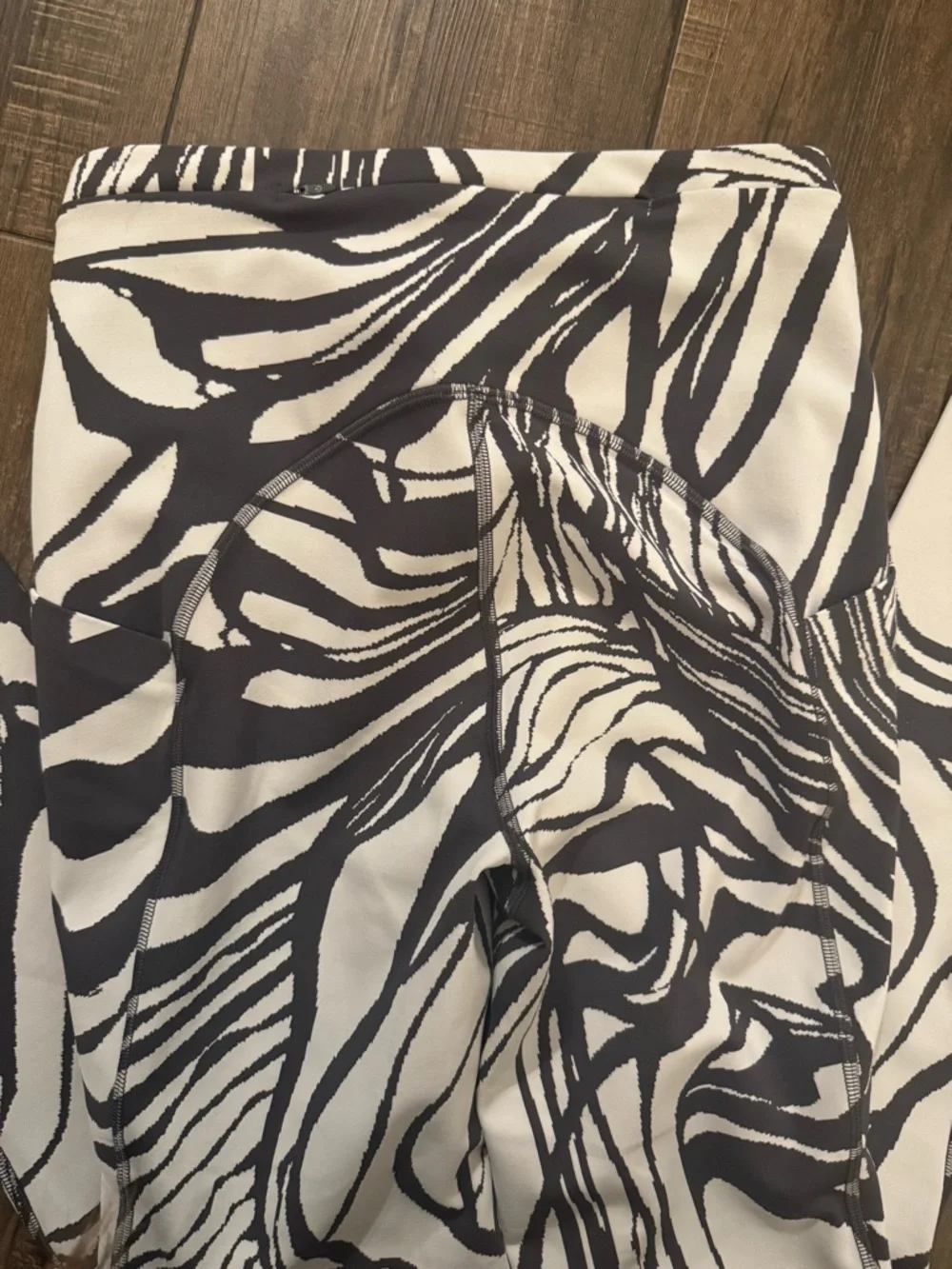 Lululemon Ankle Leggings High Rise Black White Abstract Size 4 Women NWOT - Picture 5 of 10